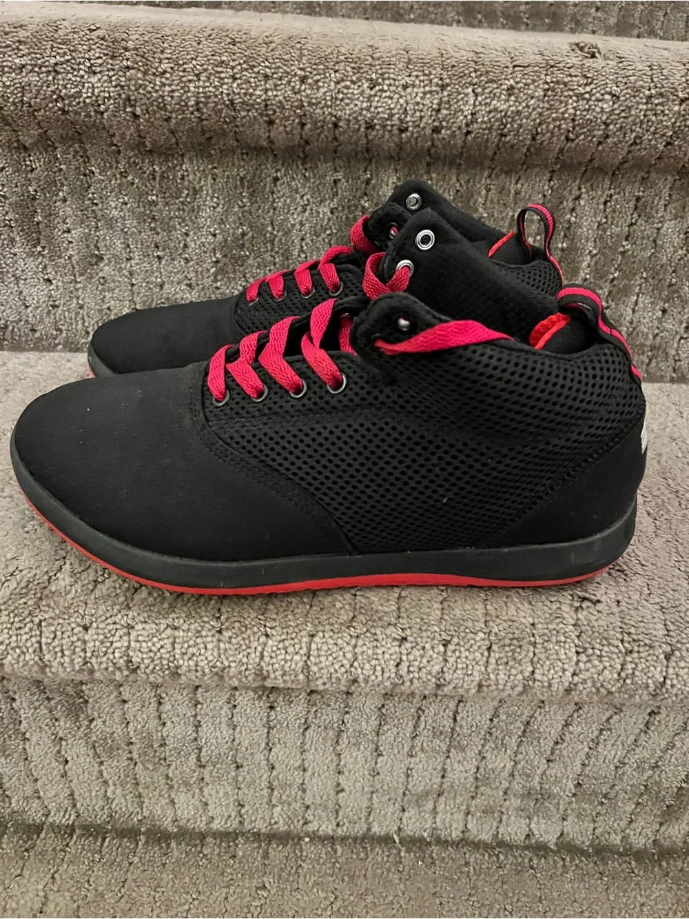 EUC Strike Mvmnt (Strike Movement) Chill Pill Mid in Phantom/Red. M 9 W 10.5